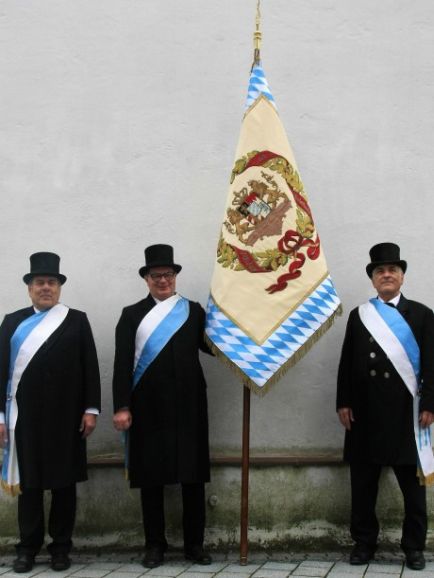 Abholung der restaurierten Vereinsfahne des Soldaten- und Kameradschaftsverein Oberschöneberg