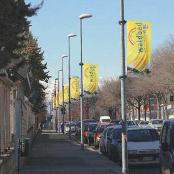 Streetbanner an der Straßenbeleuchtung