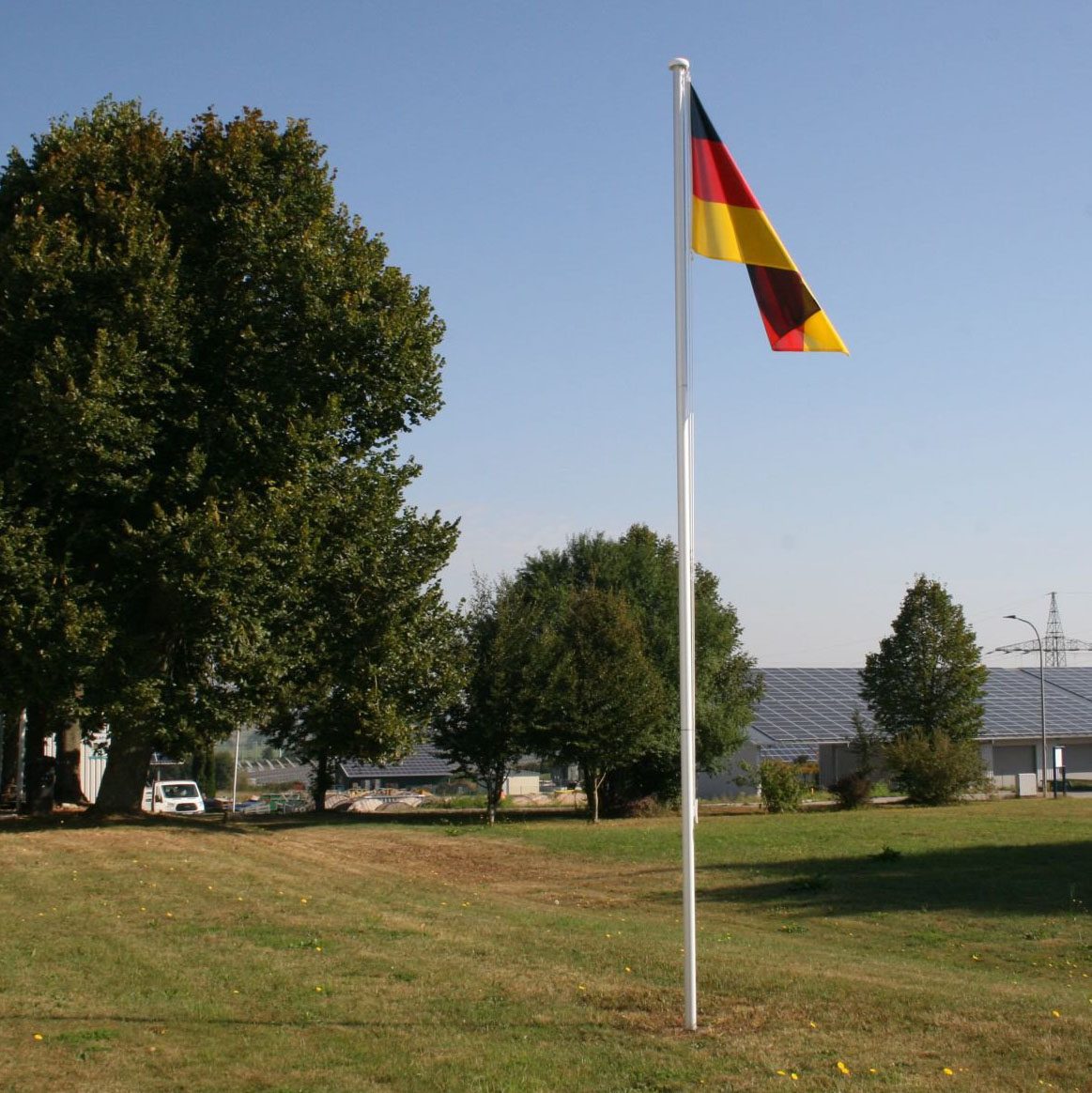 Aluminium pole with flag