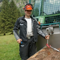 Firmenbekleidung mit Stickerei