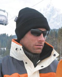 auch Caps, Mützen und Bandanas werden von uns bestickt oder bedruckt bestickte Caps und Mützen