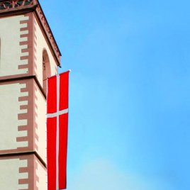 Kirchenfahne mit seitlicher Ringbandsicherung