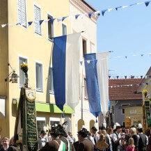 hanging and oblique flags