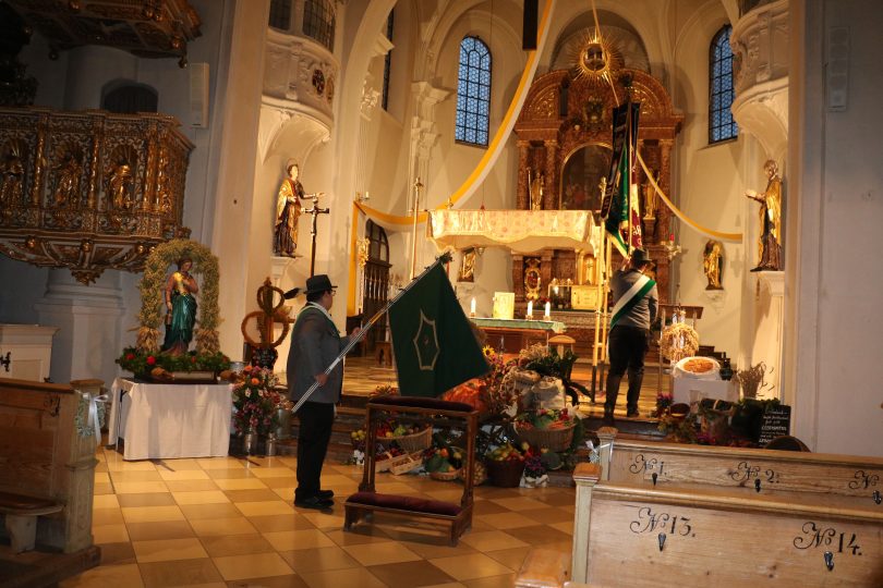 Abholung der restaurierten Vereinsfahne der St.Sebastianus Schützenverein Albaumhen Arbeitnehmer Bewegung Bach