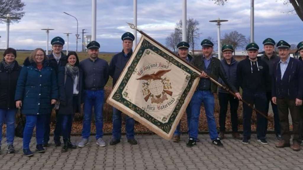 Abholung der restaurierten Vereinsfahne der St.Sebastianus Schützenverein Albaumhen Arbeitnehmer Bewegung Bach