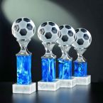 Pokal mit marmoriertem Sockel und Fußball