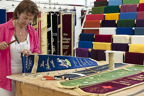 Mounting of flag band hangers