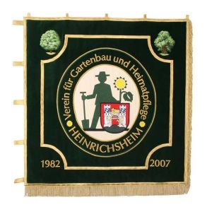 Standarte des Obst- und Gartenbauvereins mit Logo und Ortswappen