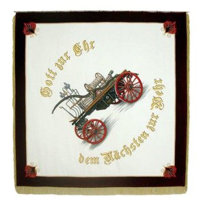 ein historisches Feuerwehrfahrzeug mit dem am häufigsten benutzten Motto